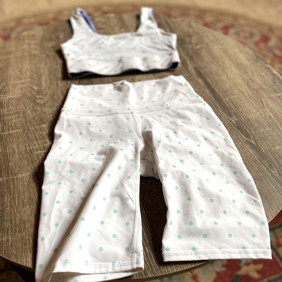 🎶Fabletics 2 piece - Picture 2 of 8